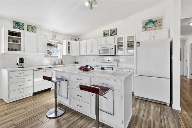 613 Sandpiper Circ, Port Aransas, TX 78373