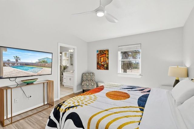 613 Sandpiper Circ, Port Aransas, TX 78373