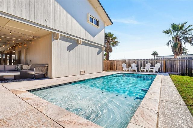 613 Sandpiper Circ, Port Aransas, TX 78373