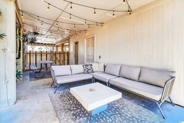 613 Sandpiper Circ, Port Aransas, TX 78373