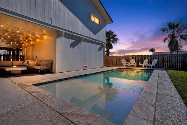 613 Sandpiper Circ, Port Aransas, TX 78373