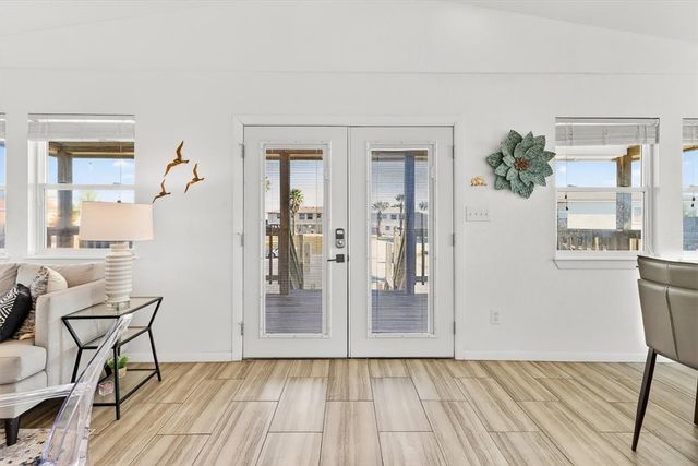 613 Sandpiper Circ, Port Aransas, TX 78373