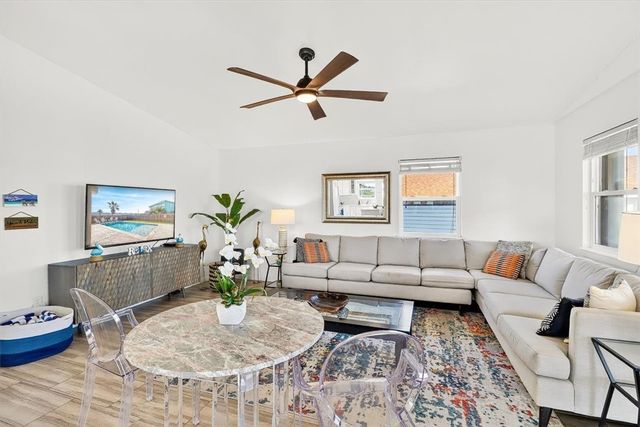 613 Sandpiper Circ, Port Aransas, TX 78373