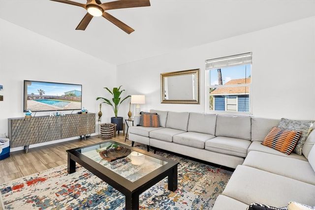 613 Sandpiper Circ, Port Aransas, TX 78373