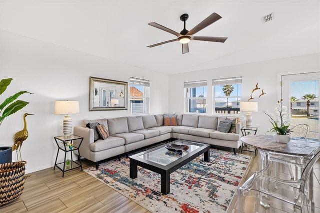 613 Sandpiper Circ, Port Aransas, TX 78373