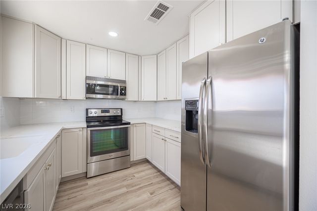 2323 El Cerrito Circle, Las Vegas, NV 89108