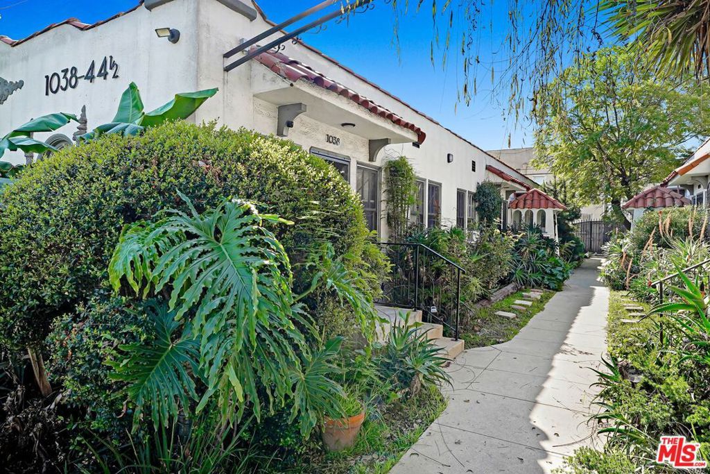 Image 3 of property listing at 1038 W 57th Street, Los Angeles, CA 90037