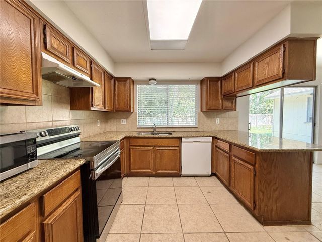 16 Rock Pine Court, The Woodlands, TX 77381