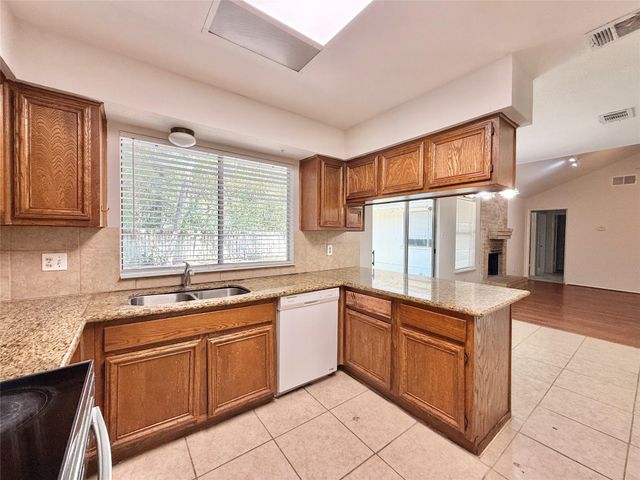 16 Rock Pine Court, The Woodlands, TX 77381
