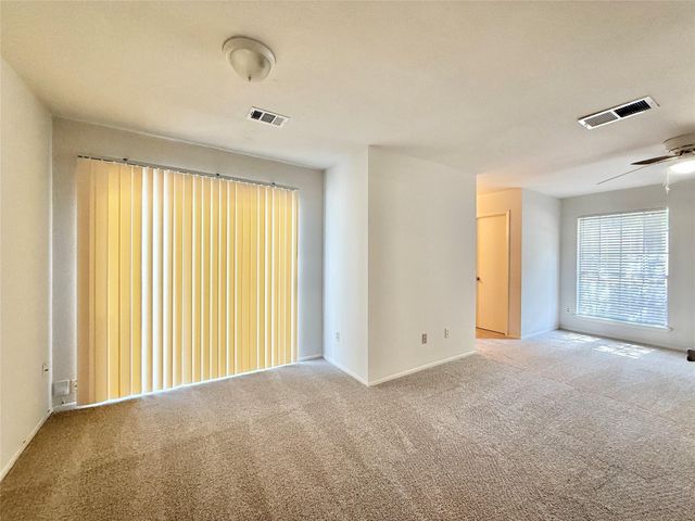 16 Rock Pine Court, The Woodlands, TX 77381