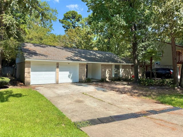 16 Rock Pine Court, The Woodlands, TX 77381