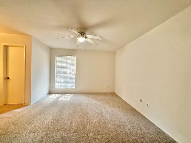 16 Rock Pine Court, The Woodlands, TX 77381
