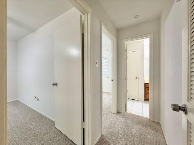 16 Rock Pine Court, The Woodlands, TX 77381