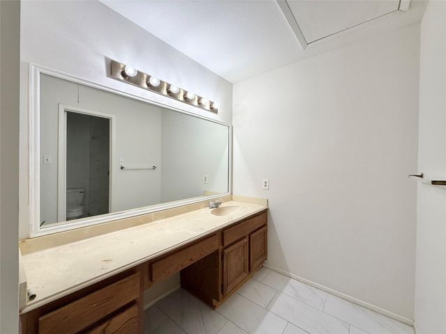 16 Rock Pine Court, The Woodlands, TX 77381