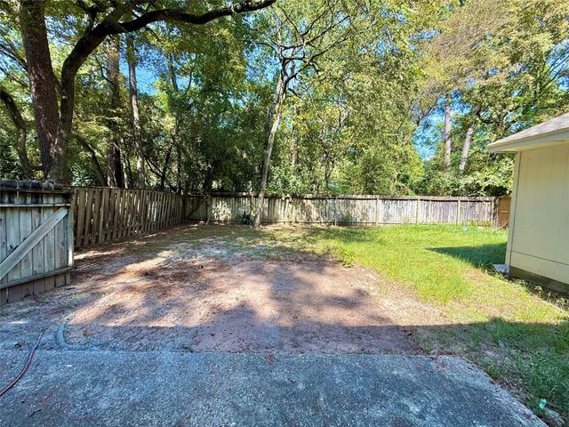 16 Rock Pine Court, The Woodlands, TX 77381