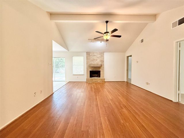 16 Rock Pine Court, The Woodlands, TX 77381