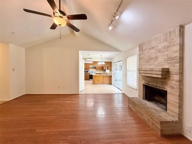 16 Rock Pine Court, The Woodlands, TX 77381