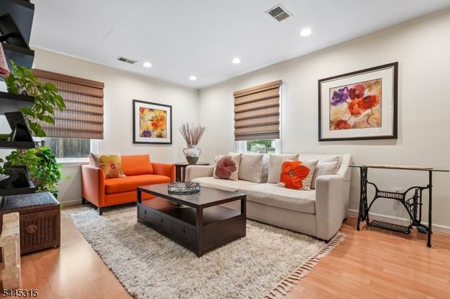 17 Cooper Ct, Freehold Twp., NJ 07728