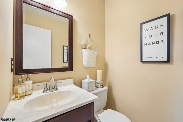 17 Cooper Ct, Freehold Twp., NJ 07728