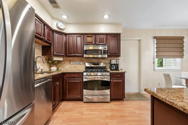 17 Cooper Ct, Freehold Twp., NJ 07728