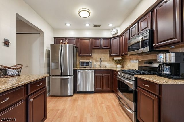 17 Cooper Ct, Freehold Twp., NJ 07728