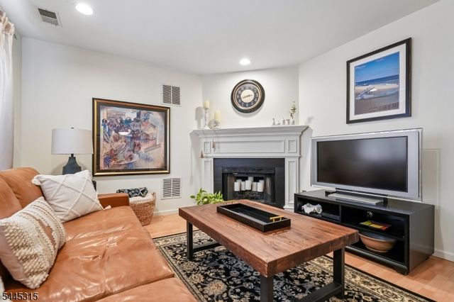 17 Cooper Ct, Freehold Twp., NJ 07728