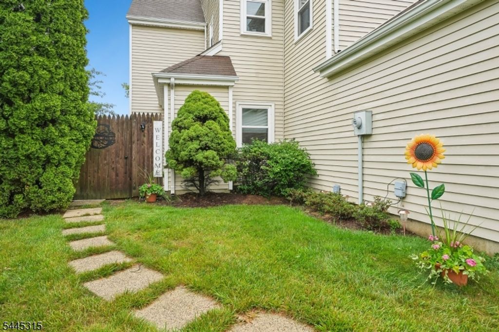 17 Cooper Ct, Freehold Twp., NJ 07728