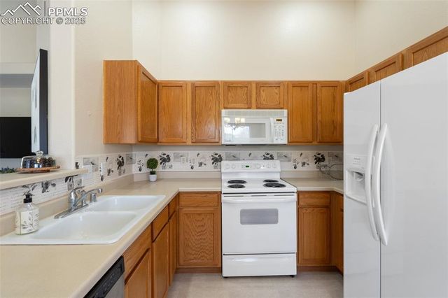 3863 Riviera Grove 201, Colorado Springs, CO 80922