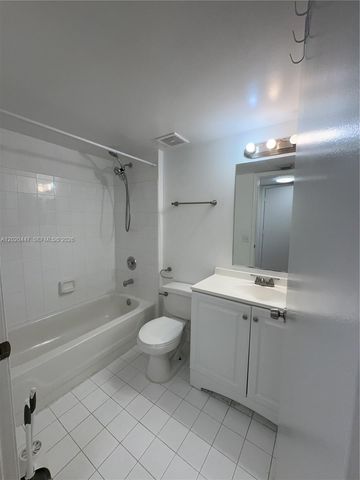 470 S Park Rd 7-203, Hollywood, FL 33021