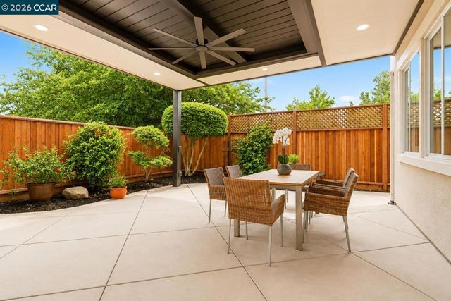 586 Dutch Elm Dr, Hercules, CA 94547