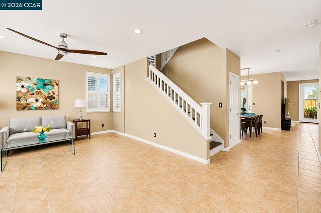 586 Dutch Elm Dr, Hercules, CA 94547