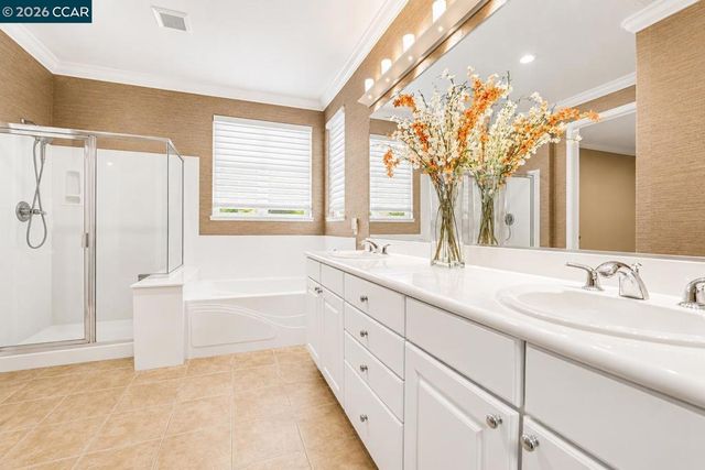 586 Dutch Elm Dr, Hercules, CA 94547