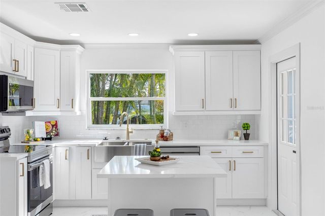 785 115TH AVENUE, Treasure Island, FL 33706