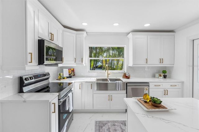 785 115TH AVENUE, Treasure Island, FL 33706