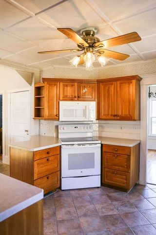 32 Spruce St, Westfield, MA 01085