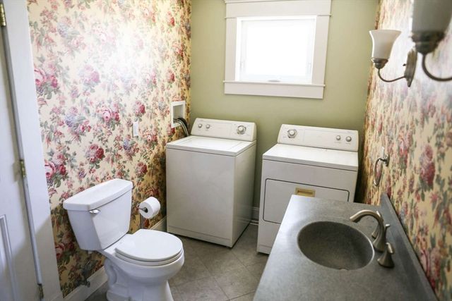 32 Spruce St, Westfield, MA 01085