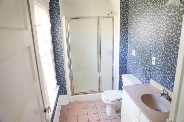32 Spruce St, Westfield, MA 01085