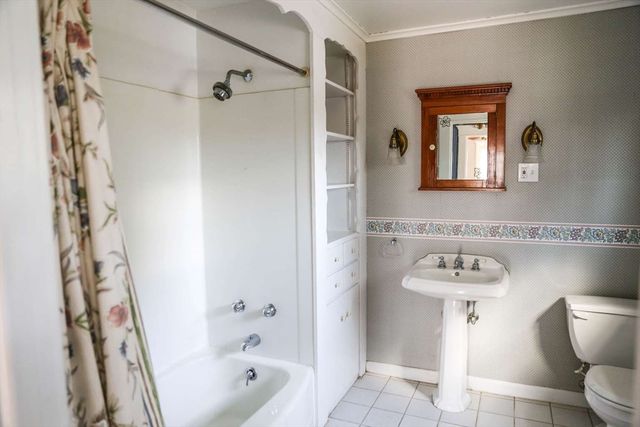 32 Spruce St, Westfield, MA 01085