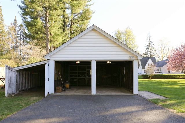 32 Spruce St, Westfield, MA 01085
