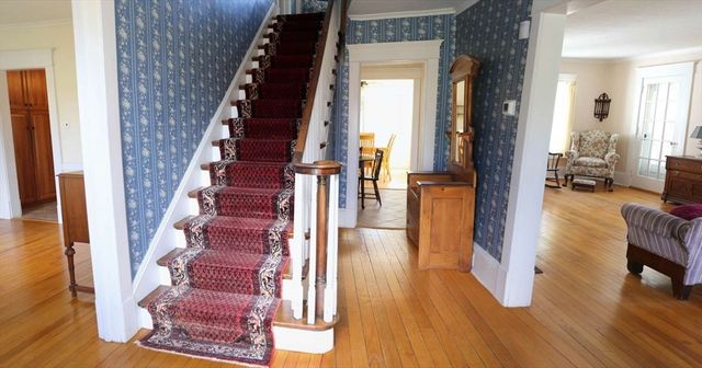 32 Spruce St, Westfield, MA 01085