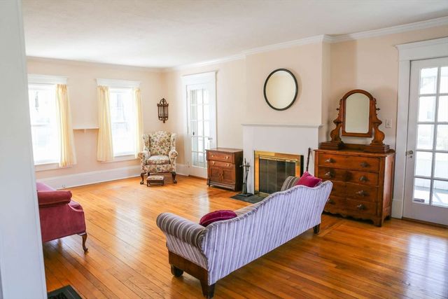 32 Spruce St, Westfield, MA 01085