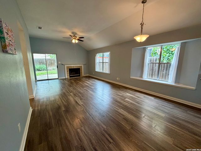 627 Meadow Gate, Converse, TX 78109