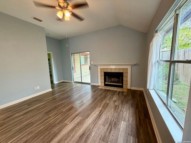 627 Meadow Gate, Converse, TX 78109