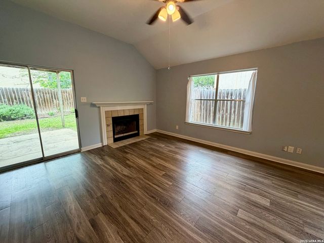627 Meadow Gate, Converse, TX 78109