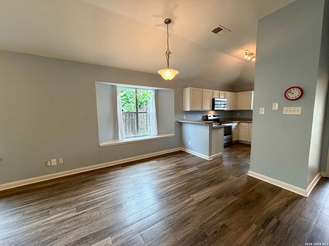 627 Meadow Gate, Converse, TX 78109