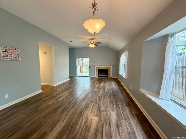 627 Meadow Gate, Converse, TX 78109