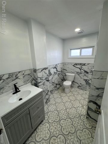 6004 Monroe Boulevard, Taylor, MI 48180