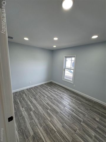 6004 Monroe Boulevard, Taylor, MI 48180