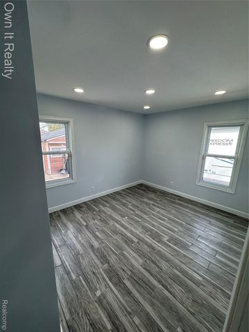 6004 Monroe Boulevard, Taylor, MI 48180