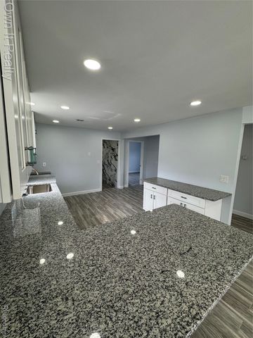 6004 Monroe Boulevard, Taylor, MI 48180